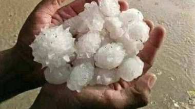 Vidéo d’une violente averse de grêle a Alger