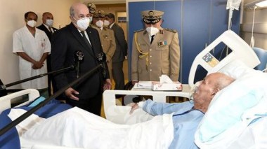 Hôpital Ain Naâdja: Le président Tebboune rend visite au président Sahraoui