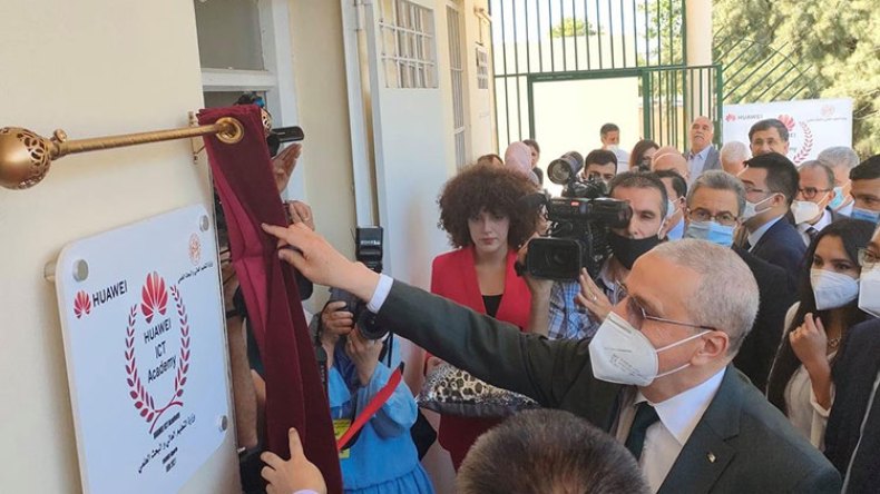 قاعة تكوين مُحوْسبة وتوقيع مذكرة تفاهم لتطوير المواهب