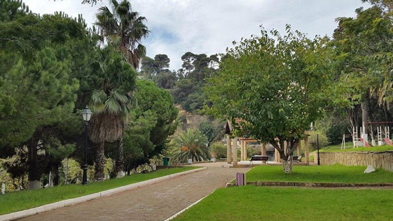 الأطفال يساهمون في حملة تشجير بحديقة بيروت بالعاصمة