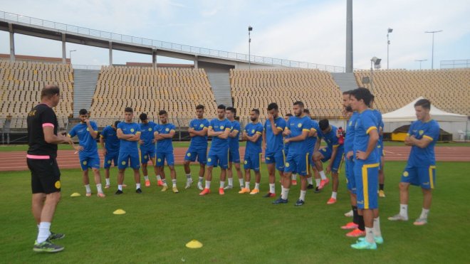 “الكناري” يضع قدما في النهائي الإفريقي