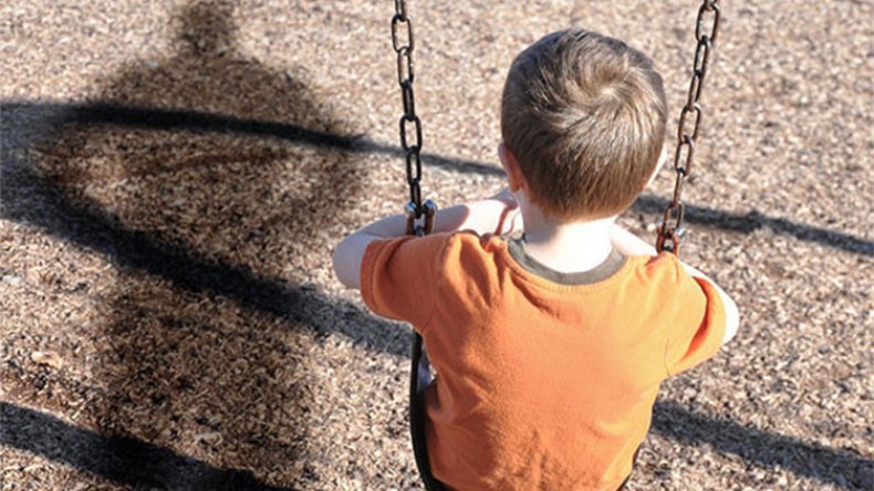 “متجلببة” تحاول اختطاف طفل بالوادي