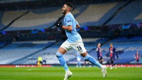 حديث عن محرز في بيت برشلونة