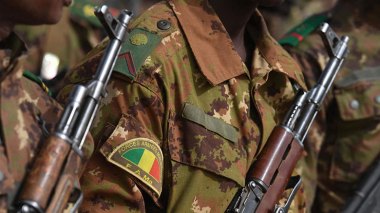 Mali: un nouveau gouvernement formé, des militaires toujours aux postes-clés