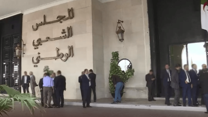 النواب الأحرار.. هل سيدعمون برنامج الرئيس؟