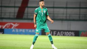 بِالفيديو: محرز يُمارس التنس!