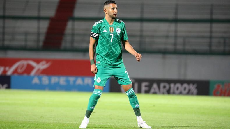 بِالفيديو: محرز يُمارس التنس!