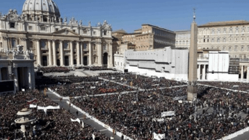 الفاتيكان.. عينٌ على التسامح وأخرى على المسيح