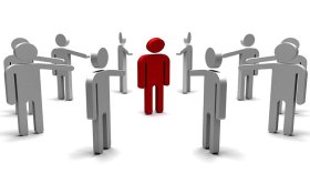 ثقافة “كلّهم سواء” تنخر وعي المجتمع الجزائريّ!