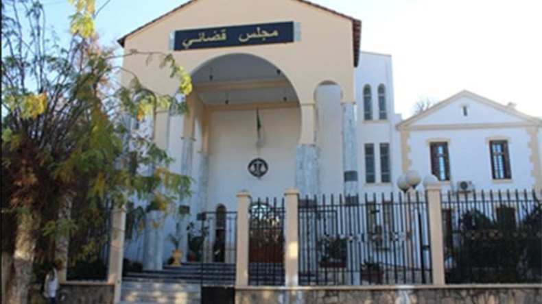 عصابة تقتحم مسكن مواطن وتحاول قتله بسوق أهراس