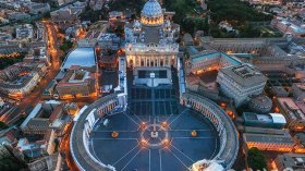 الفاتيكان.. عينٌ على التسامح وأخرى على المسيح