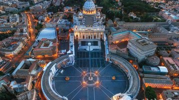 الفاتيكان.. عينٌ على التسامح وأخرى على المسيح