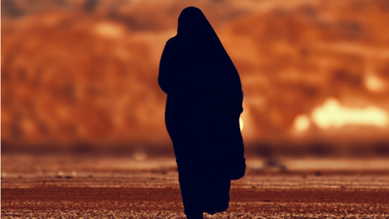 أرامل يُطردن من بيوتهن بعد وفاة أزواجهن