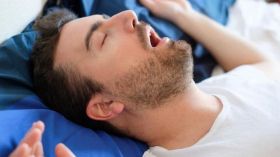 زوجات يسجلن شخير أزواجهن لإثبات إصابتهم به!