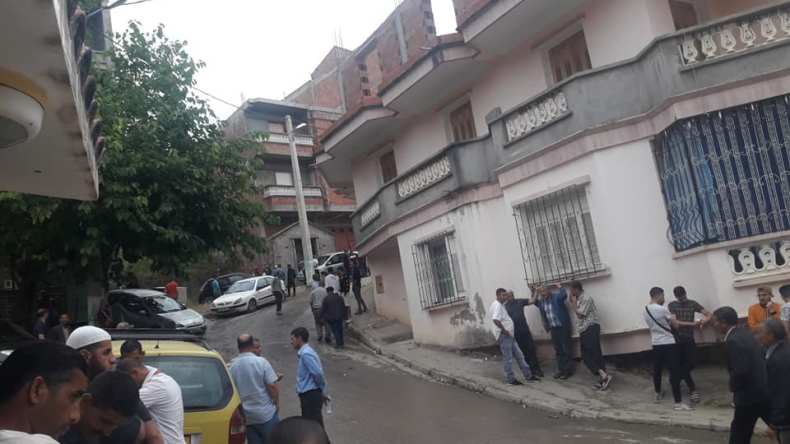 شاهد.. لحظة وصول جثمان الطالب الجزائري المغدور بكندا وتشييع جنازته بجيجل