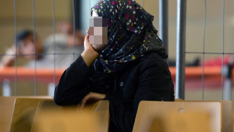 فتيات يفضلن التخلص من لقب عانس رغم عدم كفاءة الخاطب