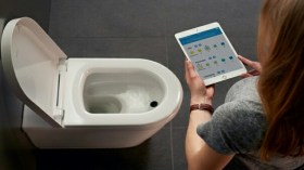 تحذيرات من إدخال الهاتف المحمول إلى المرحاض.. والسبب!