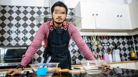 أنامل رجالية تجاوزت فطرة الأنثى