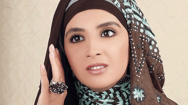 حملة واسعة لحذف صورة حنان ترك بدون حجاب على مواقع التواصل!