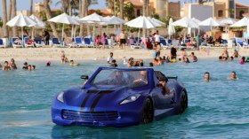 شاهد.. سيارة مصرية محلية الصنع تسير فوق الماء