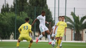 “الفاف” تعلن دعمها للاعب الخضر “موتوبانزيلا” في وجه الحملة الشرسة ضده