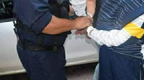 توقيف شخص طالب سفارة الإمارات بتعويضات مالية