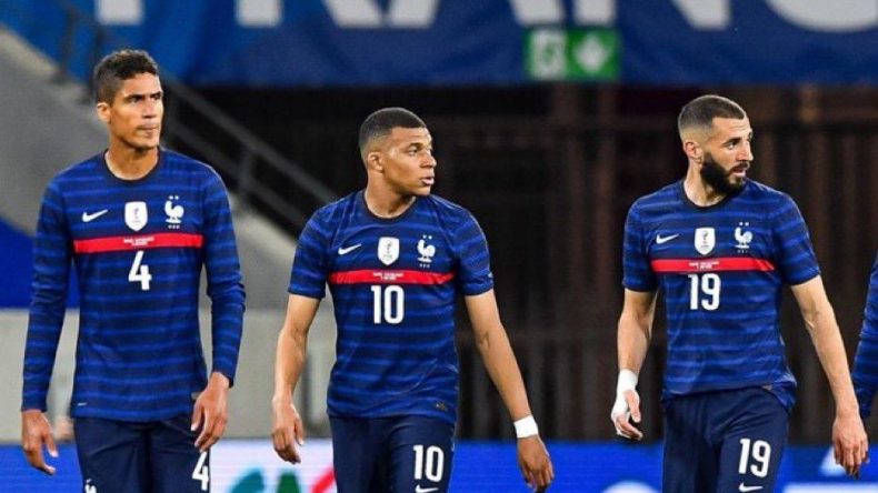 الديوك” تحت القصف… ديشامب على أبواب الرحيل وزيدان أمام طريق مفتوح