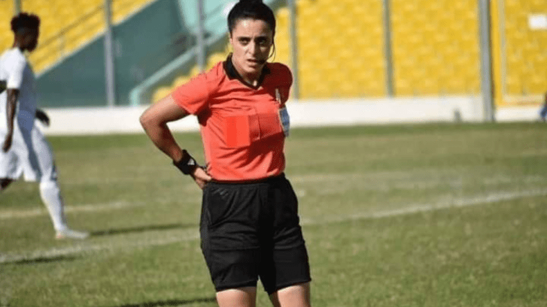 لأول مرة.. طاقم تحكيم نسوي لإدارة لقاء في كرة القدم بالجزائر