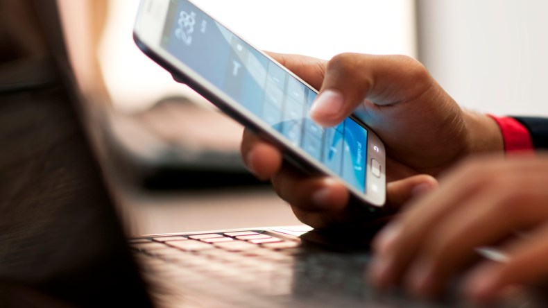 جزائريات يتفاجأن بصورهن منشورة على فيسبوك!