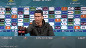 تصرف صغير من كريستيانو يتسبب في خسائر كبيرة لشركة “كوكاكولا”