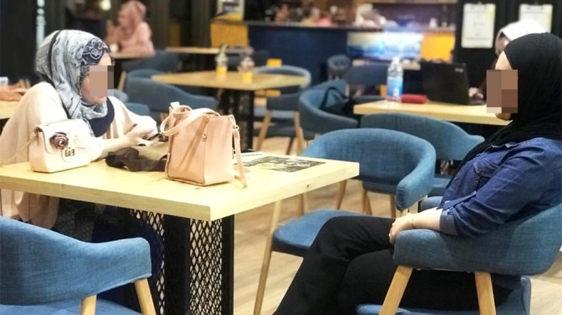 مقاهي النساء في الجزائر ظاهرة جديدة بين مرحبين ومنتقدين