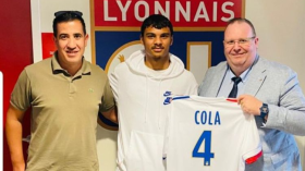 الجزائري سفيان كولا يعوض بلعمري في ليون الفرنسي