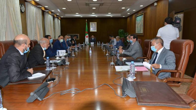 مكتب المجلس الشعبي الوطني المؤقت يعقد اجتماعا برئاسة آيت منقلات