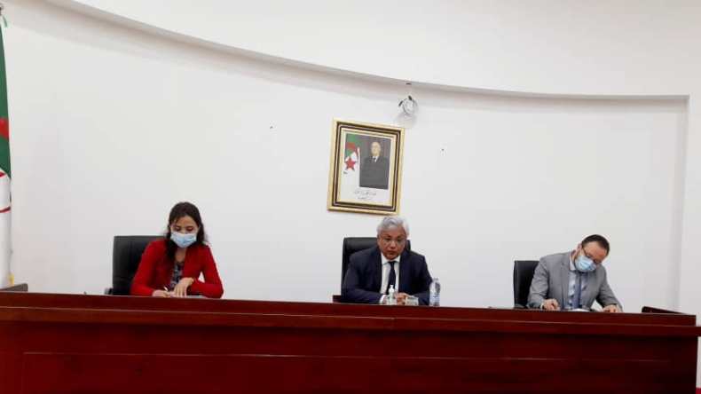 أزمة الأكسيجين الطبي في المستشفيات: بن باحمد يعقد اجتماعا مع المنتجين