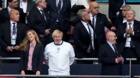 Boris Johnson dénonce les «insultes racistes» visant des joueurs anglais