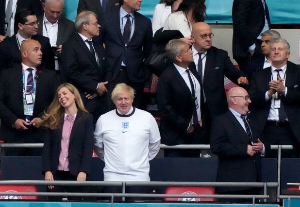 Boris Johnson dénonce les «insultes racistes» visant des joueurs anglais