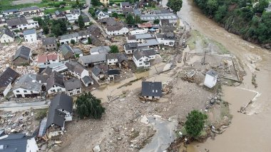 Le bilan des intempéries en Europe grimpe à près de 100 morts