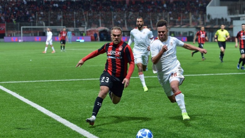 الجدل البيزنطي لِعقد التسعينيات يعود إلى أروقة “الفاف”