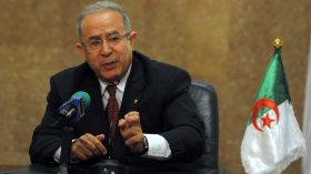 لعمامرة يبحث مع الجرندي التعاون الجزائري التونسي  