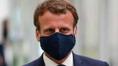 «Honte a vous, vous êtes un athée primaire!» : Macron violemment interpellé