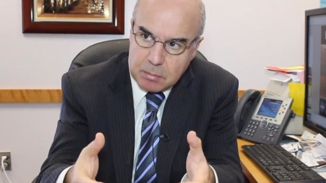 عالم الفيزياء مليكشي يوجه نداء للجزائريين حول لقاح كورونا