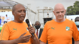 رئيسا الفيفا والكاف يُريدان ذبح الدجاجة التي تبيض الذهب