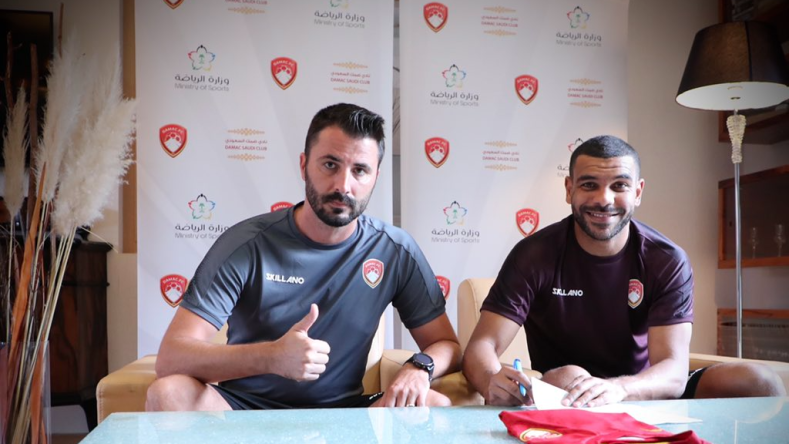 سوداني ينتقل إلى ضمك السعودي