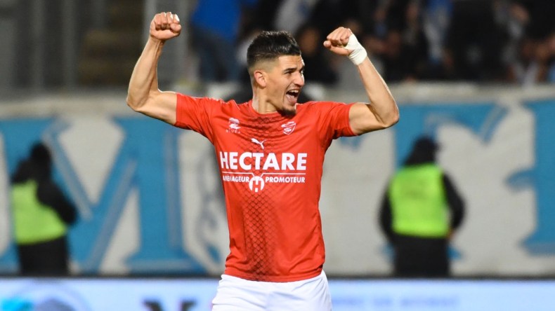 ناديان فرنسيان يتنافسان لِانتداب فرحات