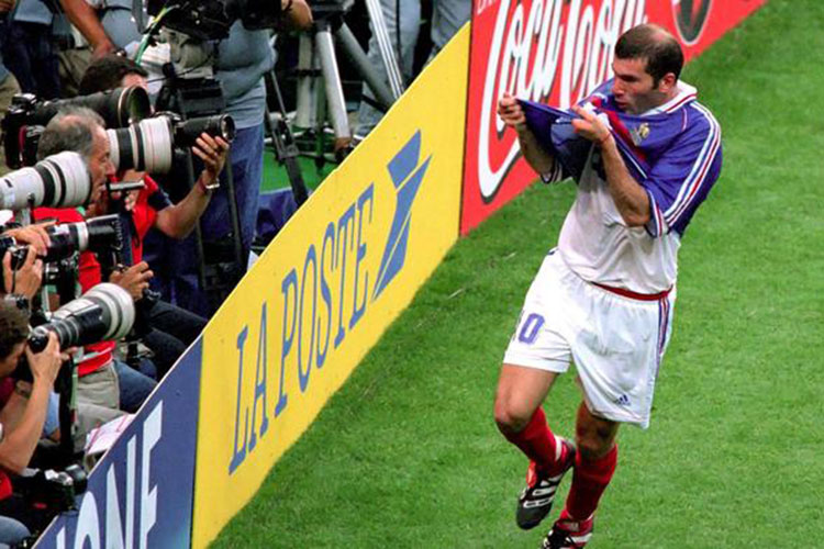 Un maillot de Zidane vendu aux enchères a plus de 100 000 dollars