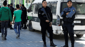 اقتحام مكتب الجزيرة في تونس وطرد جميع الصحفيين