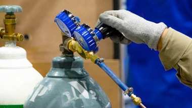 ممرض بمستشفى مغنية يستغيث لتوفير الأوكسجين للمرضى