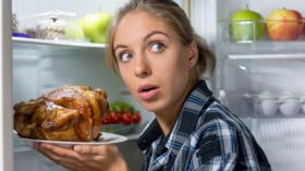 هذا ما يحدث لجسمك عند تناول عشاء ثقيل في وقت متأخر من الليل!