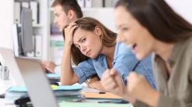 هذه أساليب التعامل مع الغيرة بين زميلات العمل