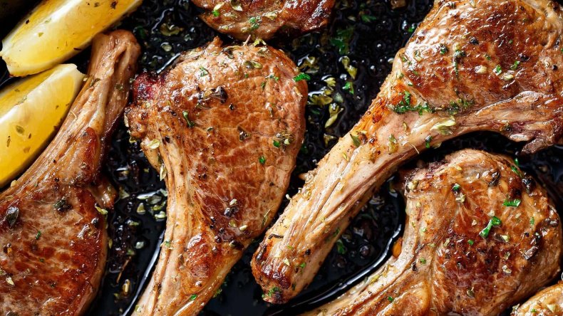 مزج اللحوم مع هذه الأطعمة يتعب المعدة والقولون!